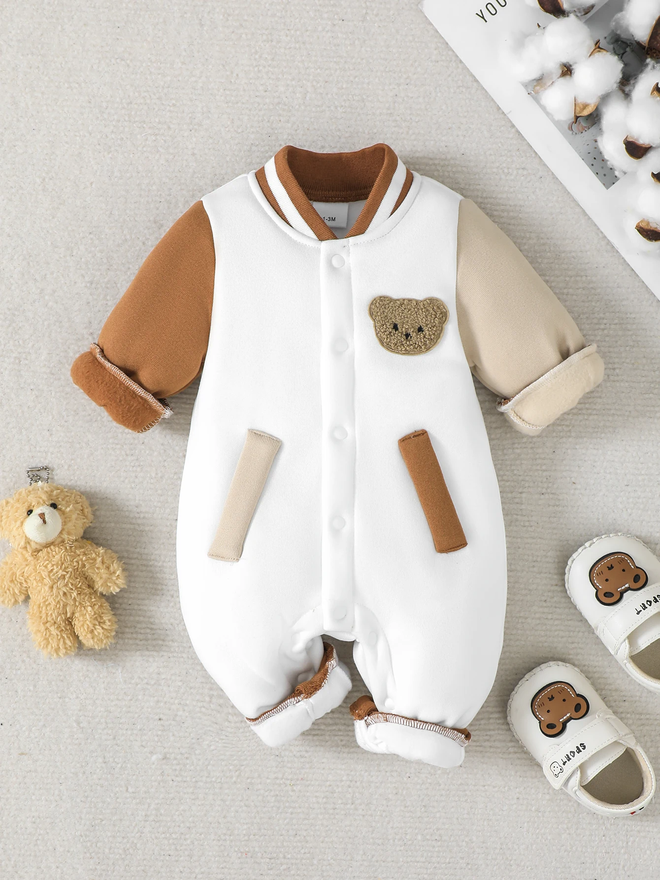 Baby boy bear pattern knitted fleece long sleeved jumpsuit, suitable for autumn and winter seasons 2