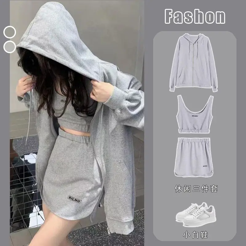 Рисунок 4 - Осенний женский спортивный костюм из трех предметов