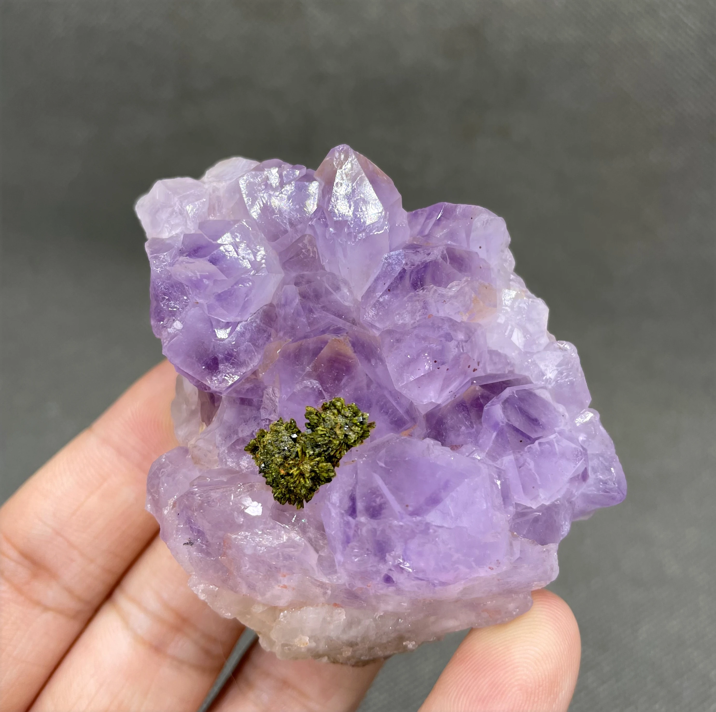 116g-natural-garden-amethyst-and-epidote-coexisting-mineral-specimens-from-sichuan-province