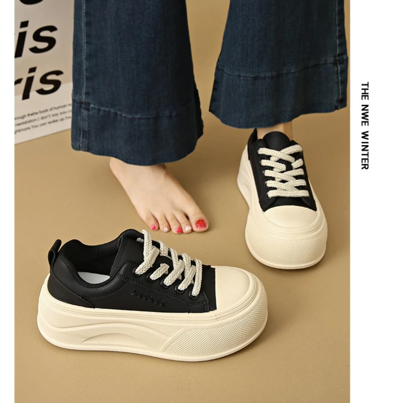 Four Seasons Outdoor Women's Shoes Lightweight Versatile Comfortable Vulcanized Shoes Anti Slip Breathable Shoes 2026