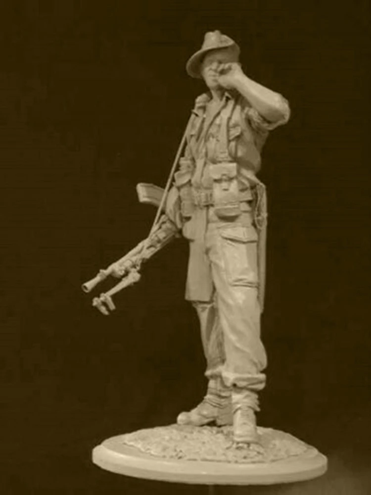 Neuer unmontierter 1/16 Modern Man Stand with Smile (MIT BASIS) Resin-Figuren-Bausatz, unbemalt