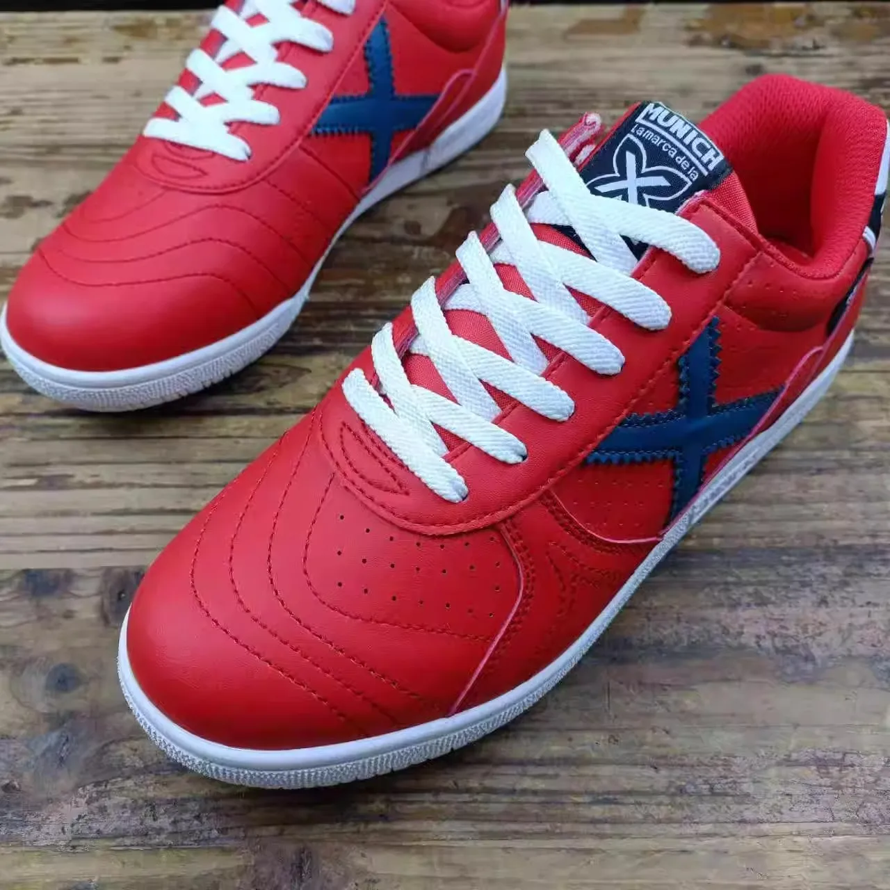Fashion casual sports shoes men's women's wear-resistant comfortable stable badminton shoes table tennis
