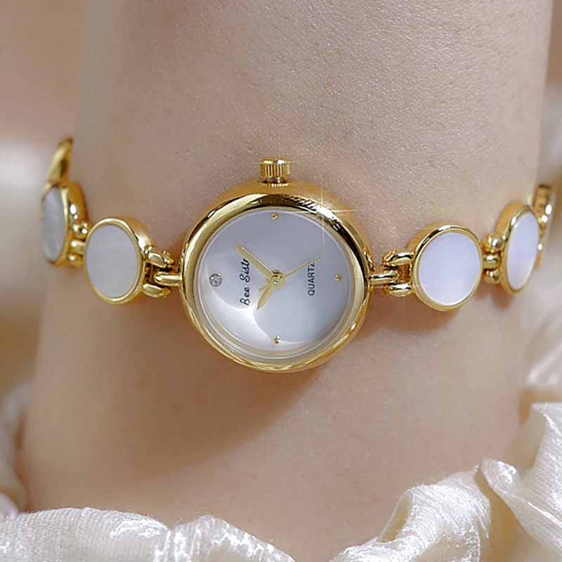 Elegant Women's Gold Bracelet Watch - Stylish & Fashionable Timepiece