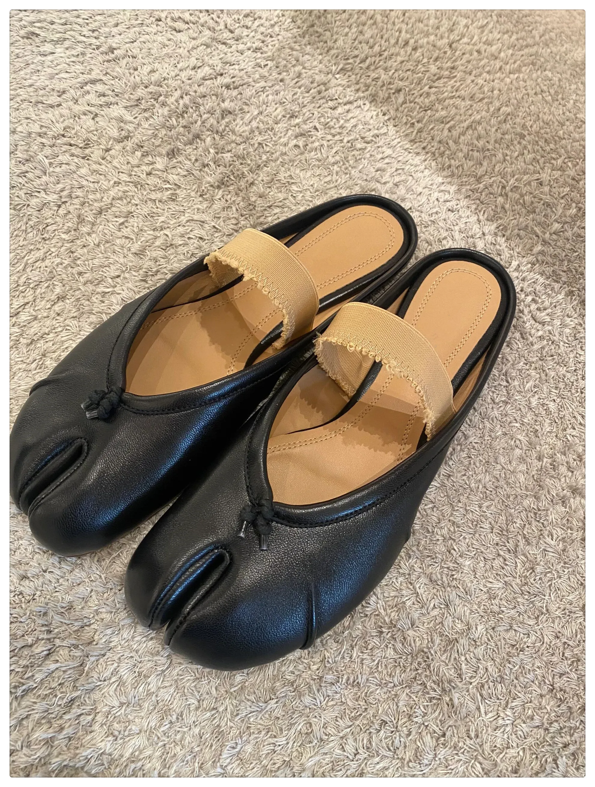 2024 New Retro Pig Feet Split Toe Shoes Women's Flat Bottom Shallow Mouth Mary Jane Shoes Muller Shoes Baotou Half Slippers