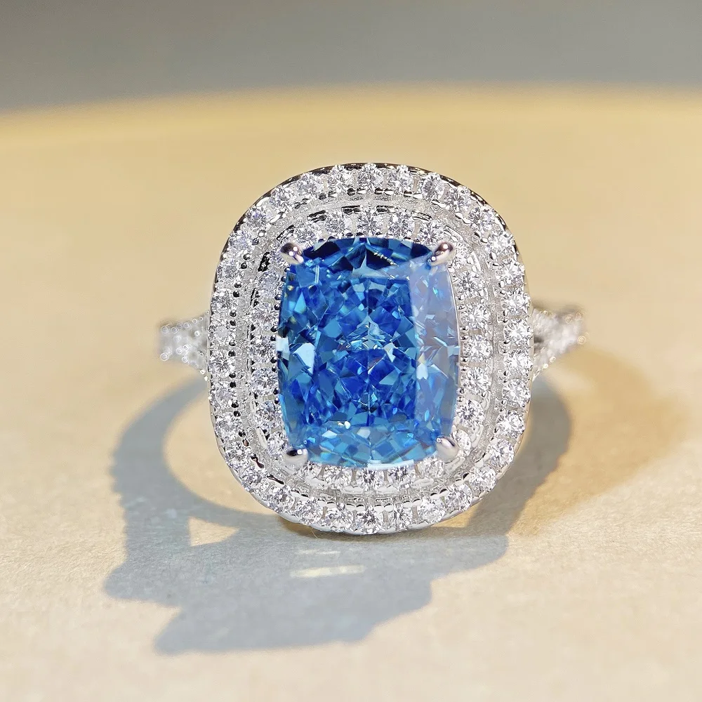 

Женское кольцо из серебра 925 пробы, с фианитом