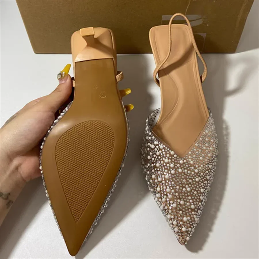 

Туфли-лодочки женские с жемчугом, заостренный носок, ремешок на пятке, высокий каблук-шпилька, модные шикарные, белые, лето 2024