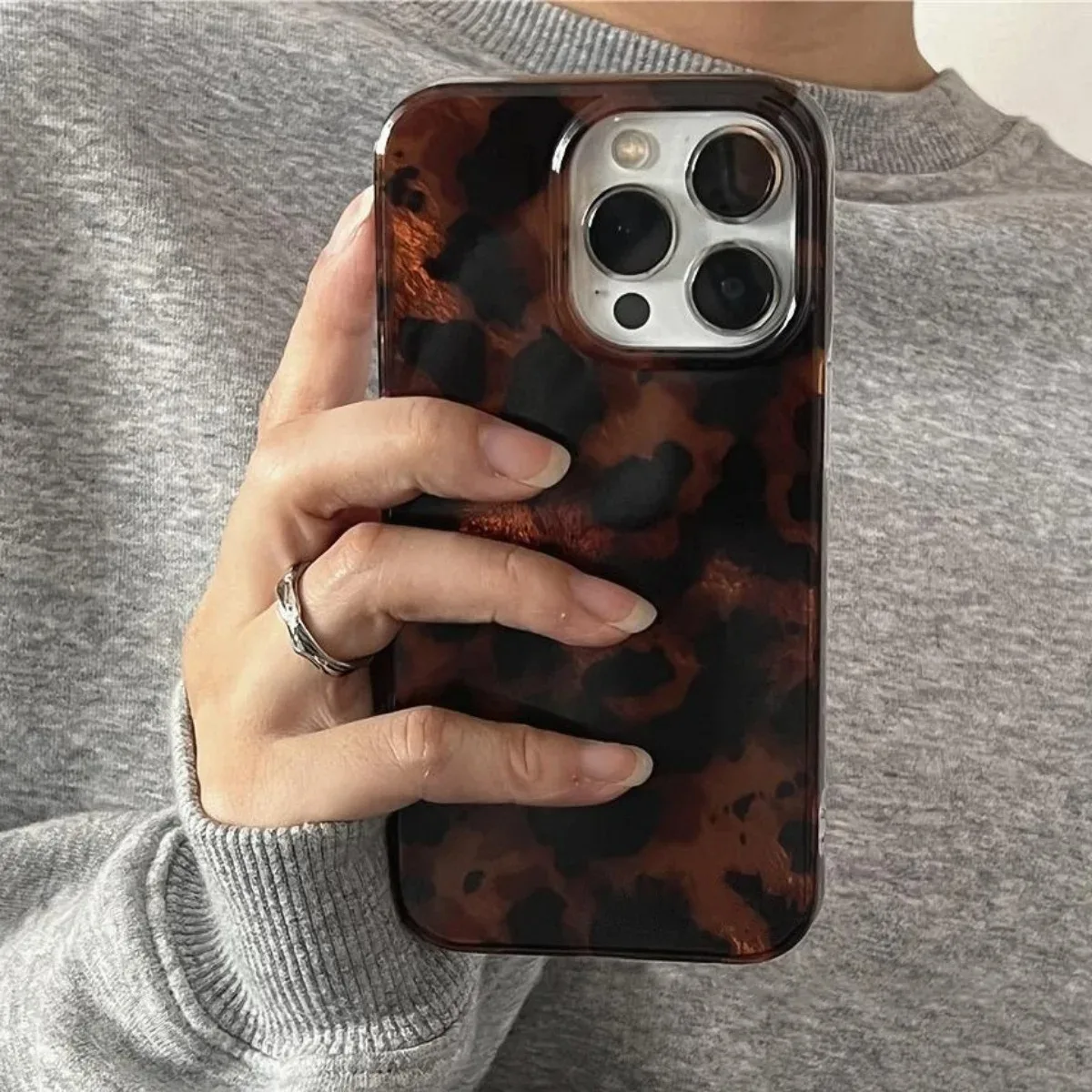 Retro Amber Texture Laser Phone Case - Stylish Leopard Print Soft Cover
