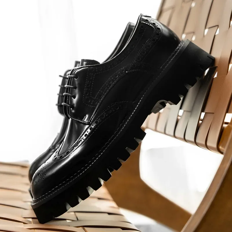 Retro Patent Leather Mens Formal Shoes Luxury Handmade Quality Genuine Leather Black Platform Wedding Brogues Business Shoes Man