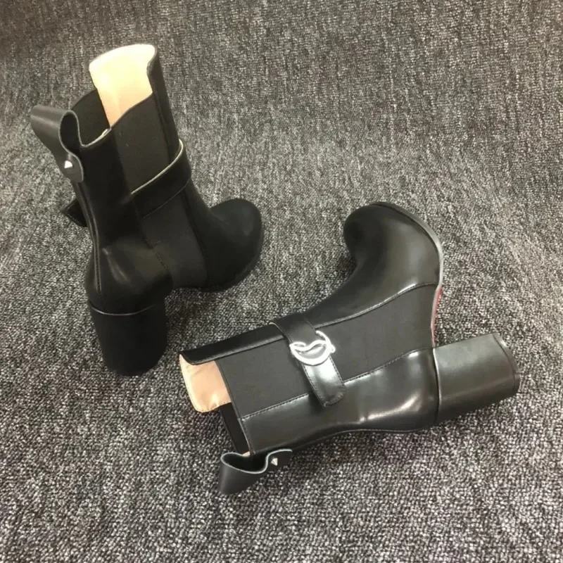 Рисунок 4 - Женские ботильоны на высоком каблуке