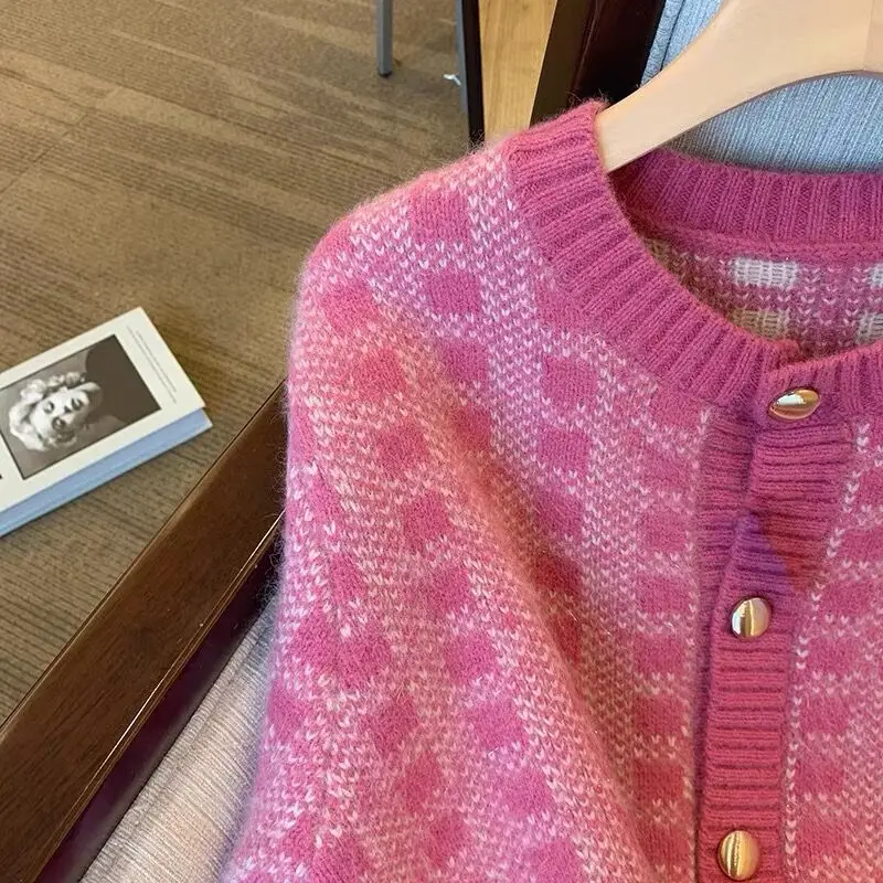 

2022 Knitted Women Retro Gentle Plaid Knitted Cardigan Women's Autumn and Winter New Slim Temperament Pink Short Sweater Coat