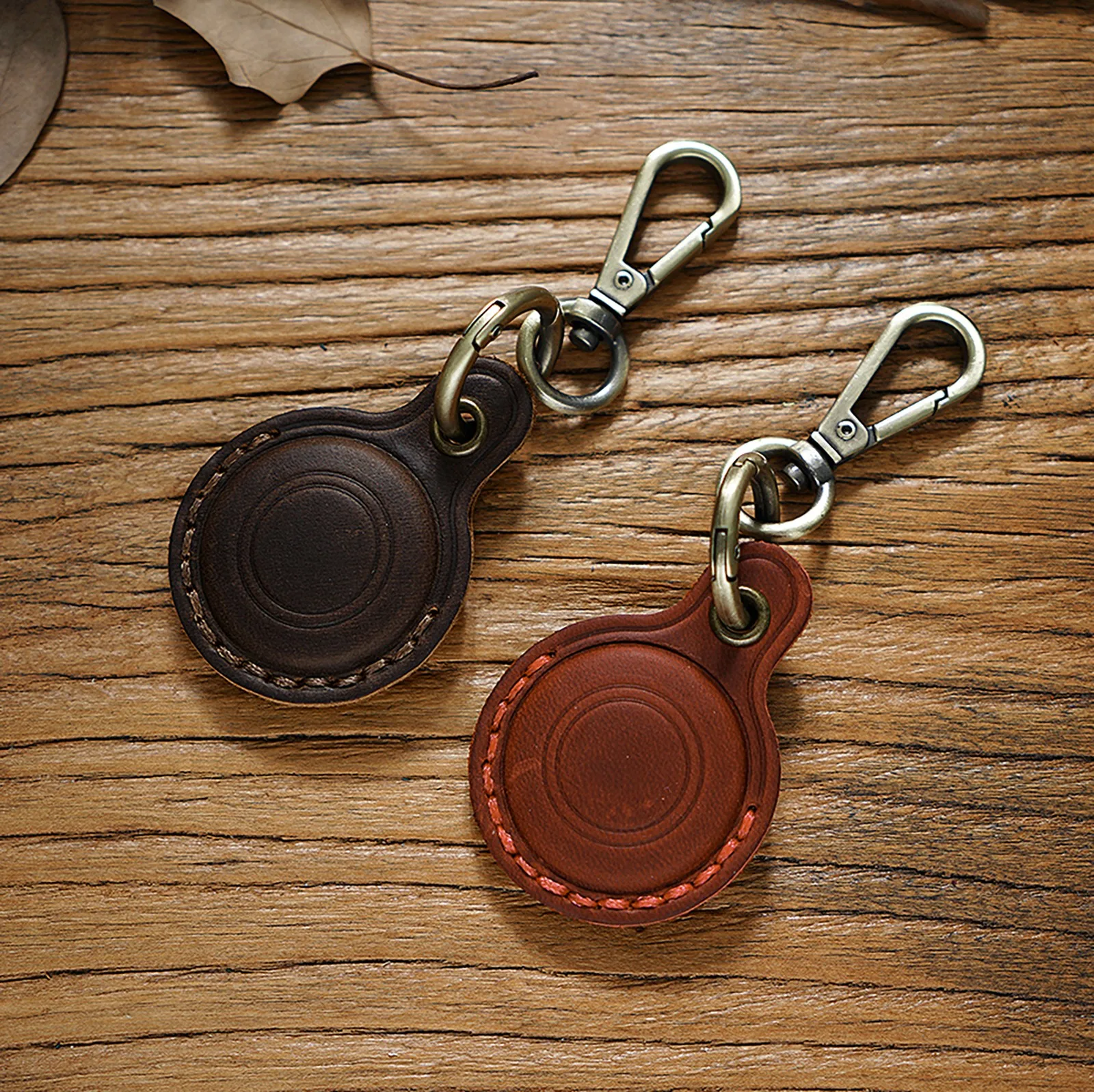 Elegant Leather Keychain Holder Case - Stylish GPS Tracker Cover with Key Ring