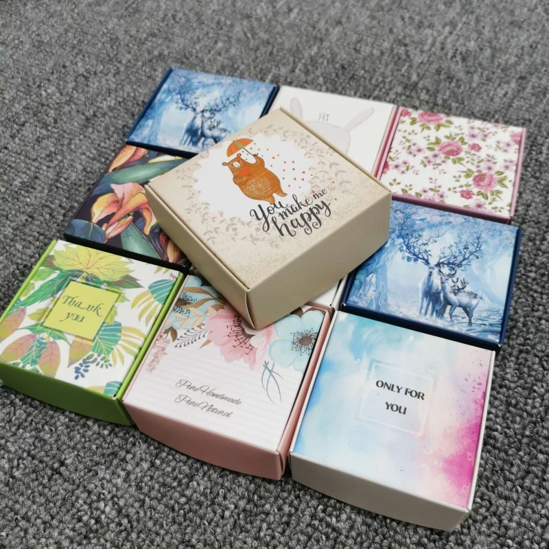 

Упаковка, подарочные коробки для косметики на заказ, небольшие партии средств по уходу за кожей, картонный дизайн и печать.