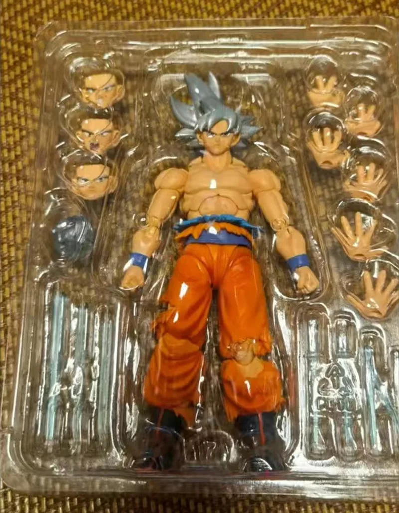 Boneco Goku Super Sayajin 2 - Action Figure Collection - Objetos  Colecionáveis