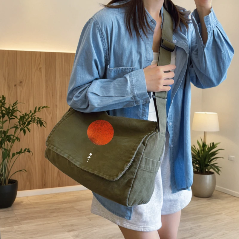 Retro Women's Shoulder Bag Canvas Men's Crossbody Bag Large Capacity Artistic Print Messenger Bag for Travel