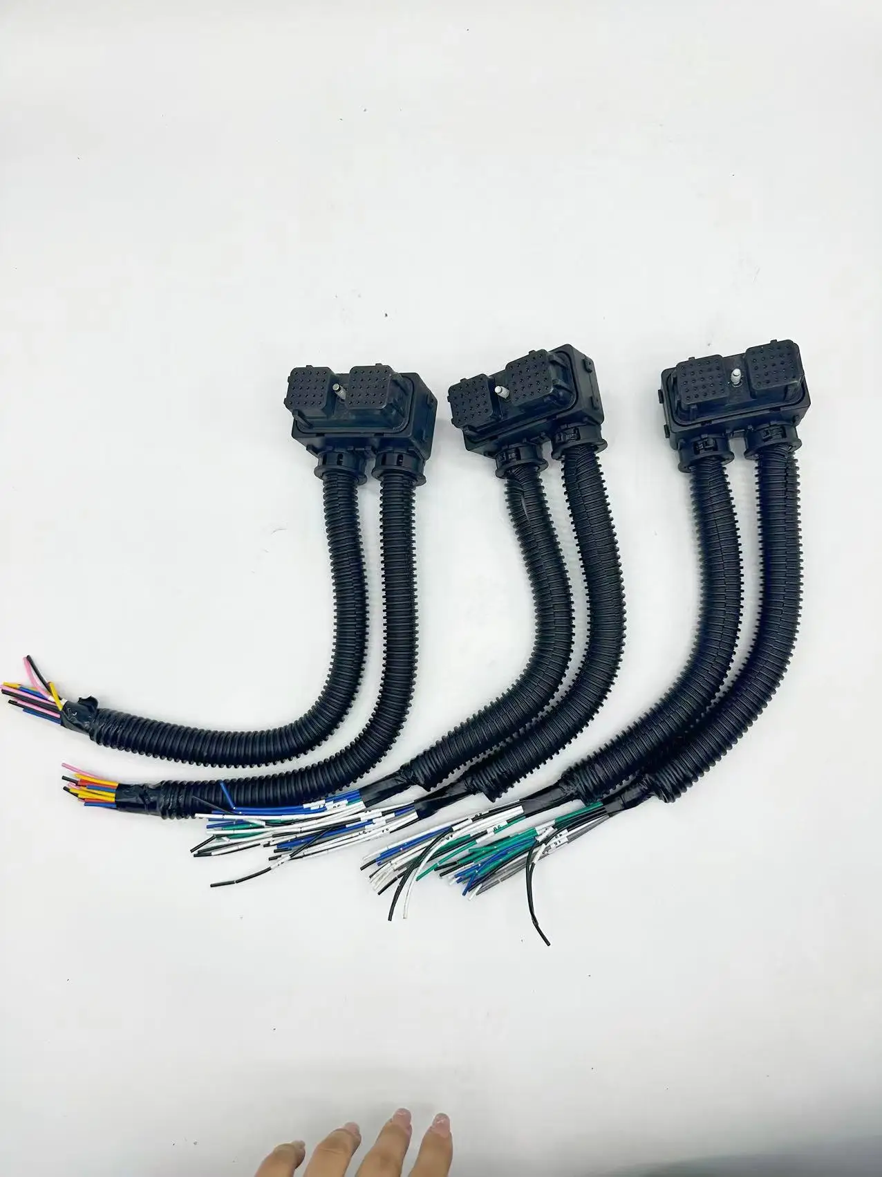 50pin 50pin is suitable for Cummins engine ECU P3408501 connector. There are 3 pieces inside the package
