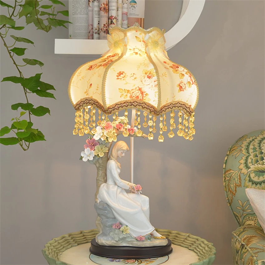 

European ceramics princess palace cloth table lamps bedroom bedside lamp creative living room pastoral wedding room desk lights