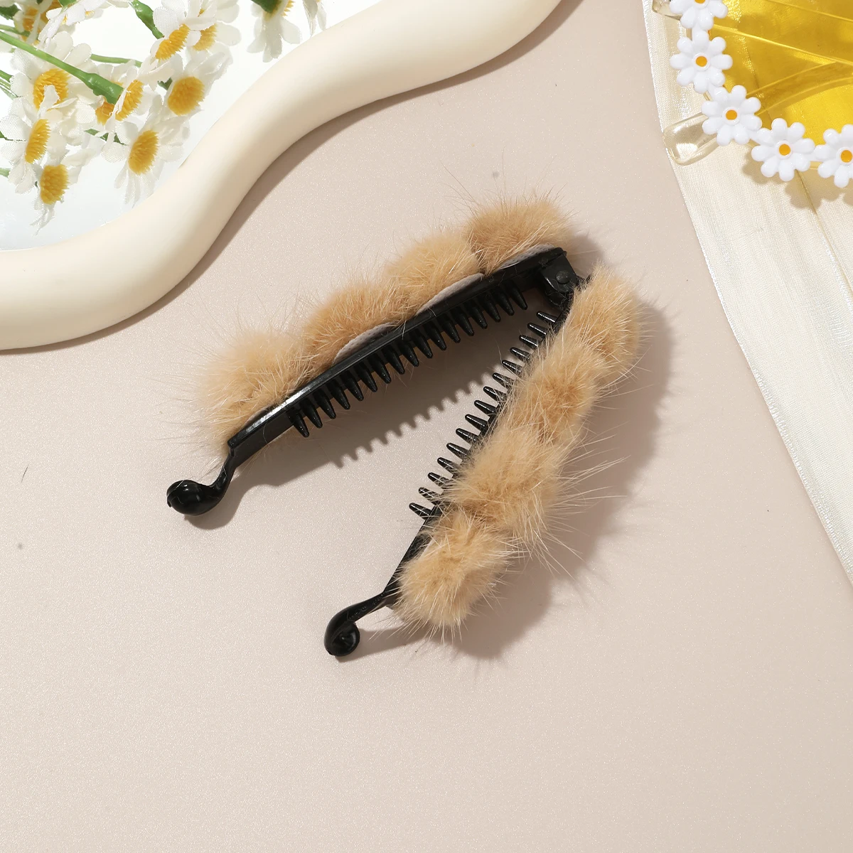 1pc Solid Color Plush Banana Clip Fashion Ponytail Holder Autumn Winter Hair Clip Hairpins Barrettes Women Hair Accessories