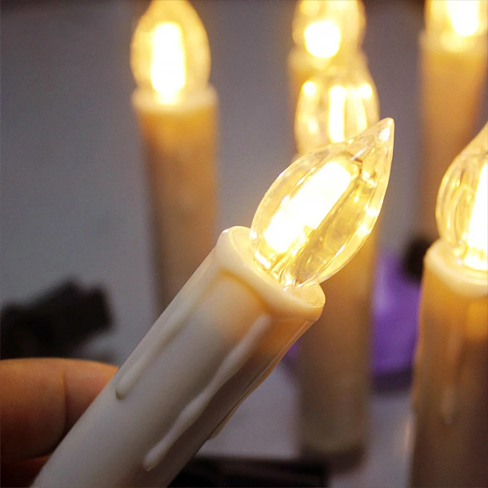 Fo32won Candelabri senza fiamma a forma di albero di Natale, funzionamento a batteria, con telecomando e timer, set di 4 candele in vera cera LED con stoppino tremolante 3D, decorazione natalizia Fo32won Candelabri senza fiamma a forma di albero di Natale, funzionamento a batteria, con telecomando e timer, set di 4 candele in vera cera LED con stoppino tremolante 3D, decorazione natalizia