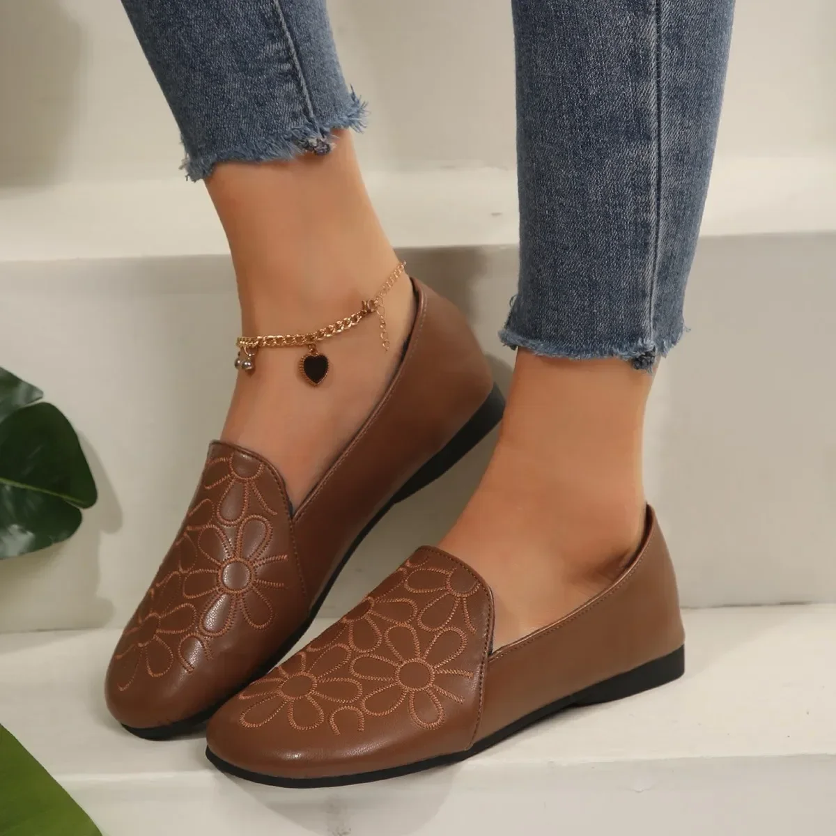 Fashion Single Shoes for Women in Autumn New Style Embroidered Shallow Flats Ethnic Style Retro Women's Shoes