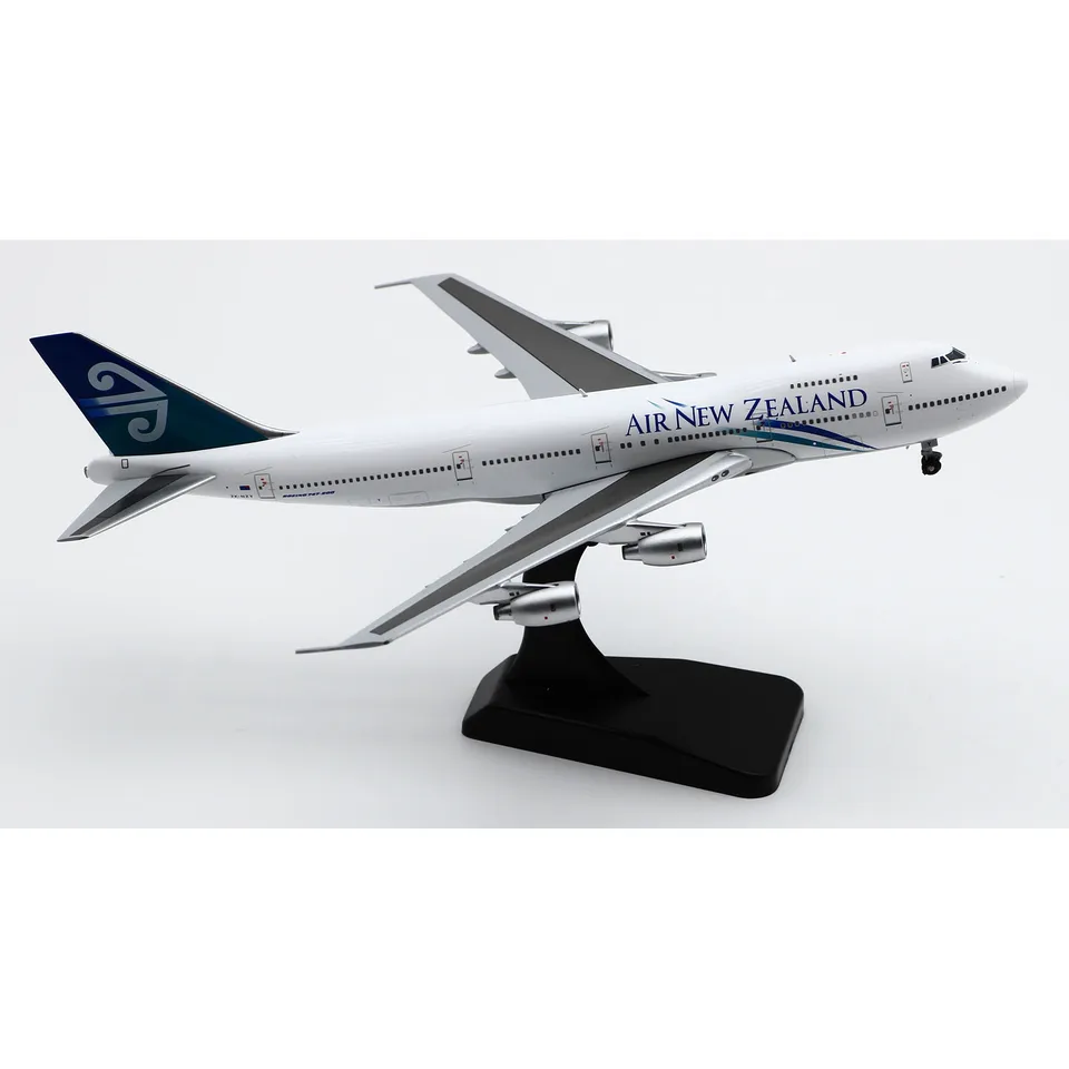 BB4-742-001 Alloy Collectible Plane Gift JC Wings 1:400 Air