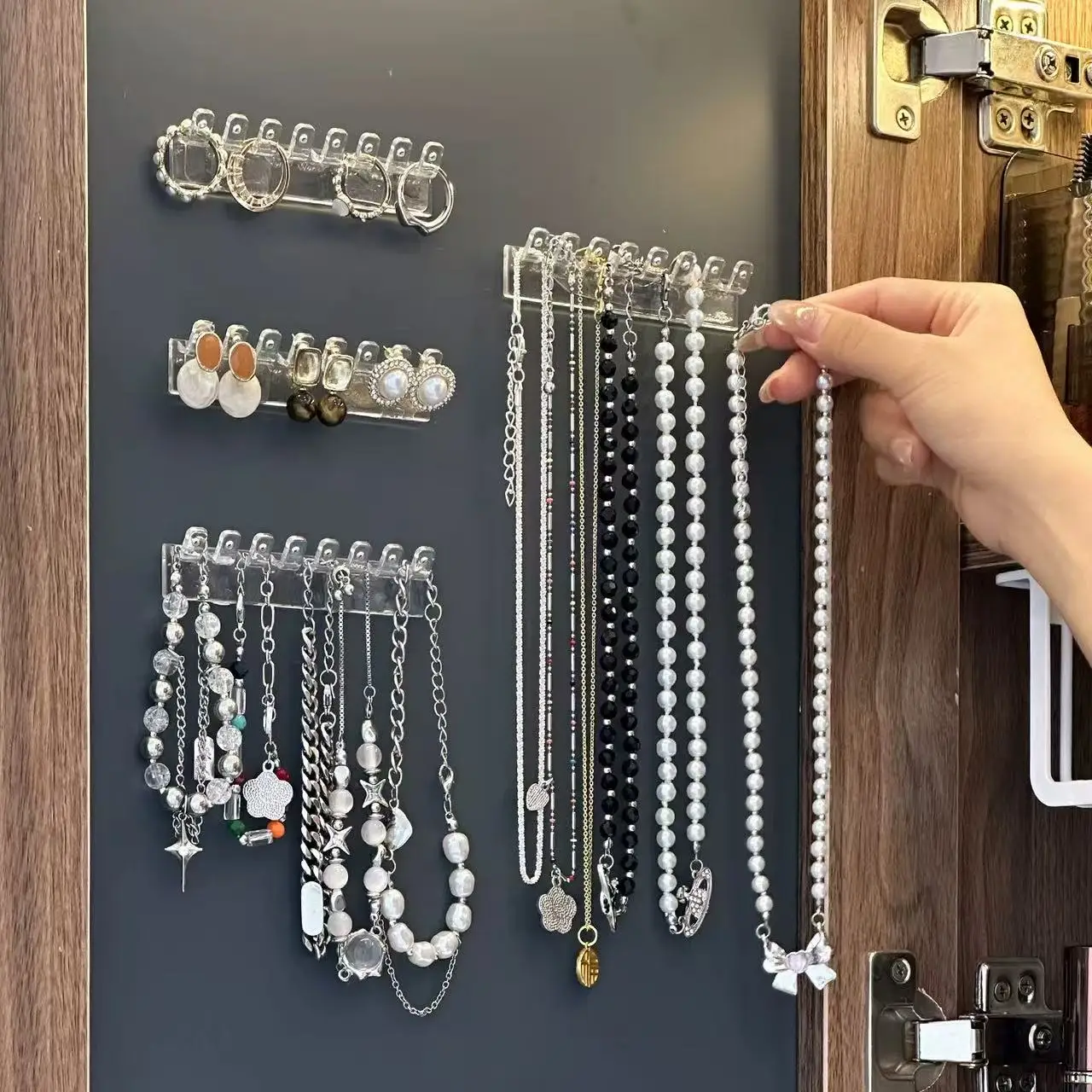 3/6/12/18개 목걸이 보관 랙, 거울 뒤 캐비닛 문에 설치, 엉킴 방지 주얼리 디스플레이 랙, 남녀 모두 사용 가능.
