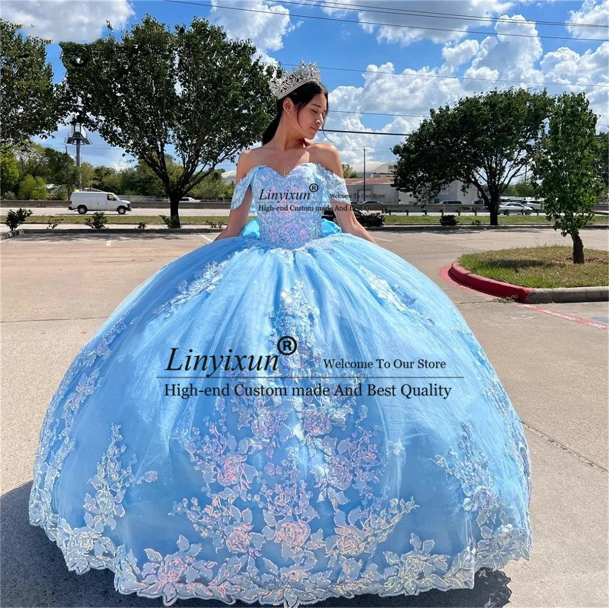 

Princess Ball Gown Quinceanera Dresses With Appliques Sequins Beaded Sweet 16 Dress Off Shoulder Bow Blue Vestidos De 15 años
