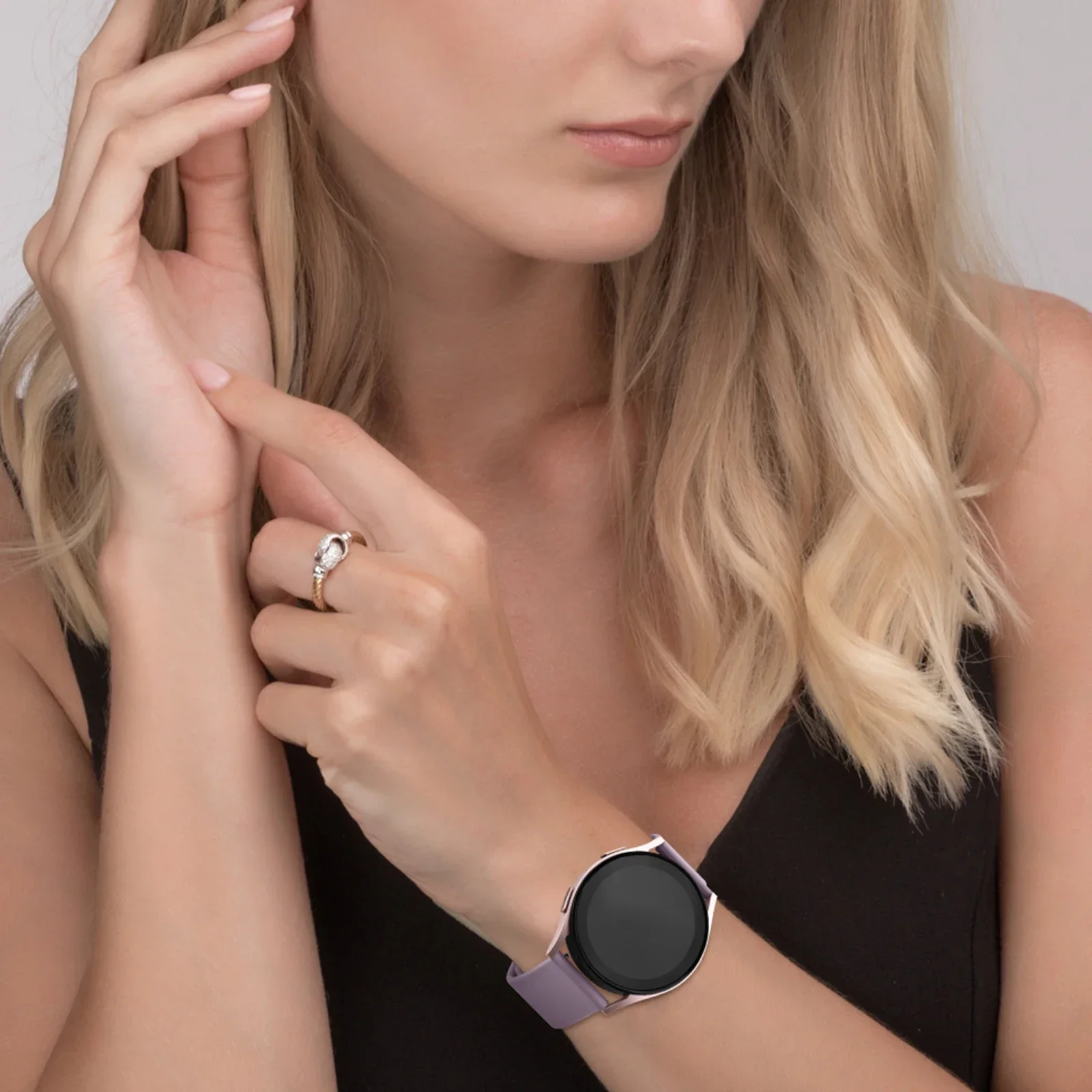 Versatile 20mm Silicone Smartwatch Strap in Black