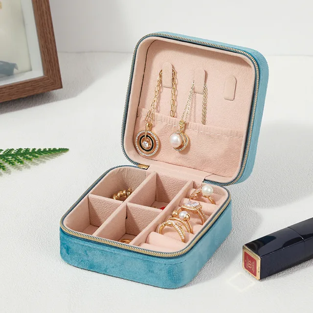 85463-b59ef5.jpg Boîte à bijoux en velours pour femmes, organiseur de voyage portable avec fermeture éclair, étui de rangement carré pour collier, bague, boucles d'oreilles