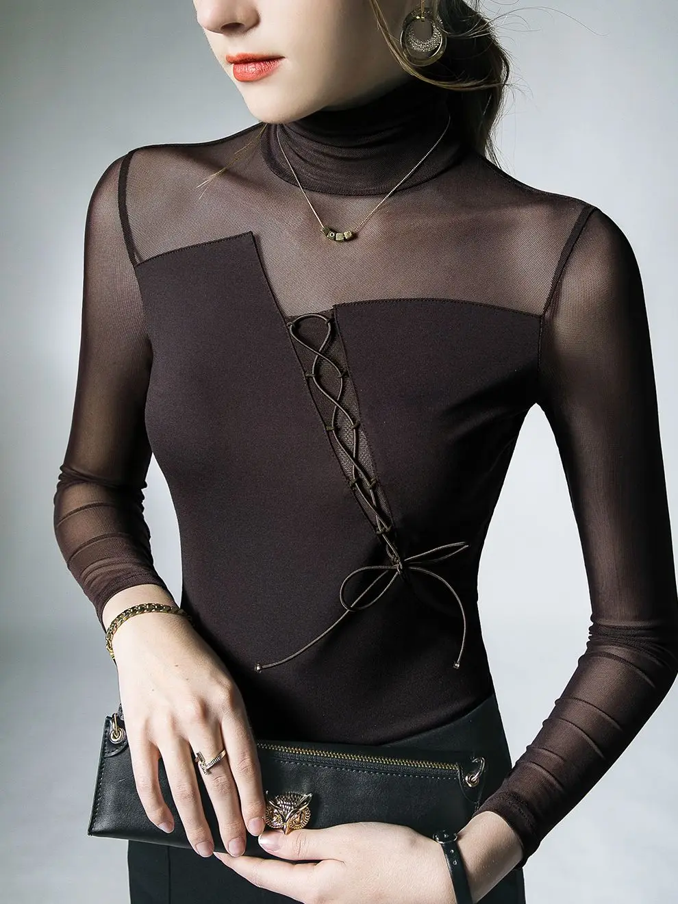 

Осенняя Водолазка с длинным рукавом, футболки для девочек, однотонная женская футболка со шнуровкой, мягкие эластичные черные топы