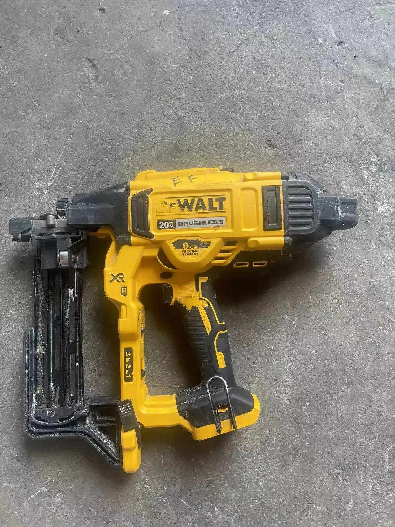 

DeWALT CORDLESS FENCING STAPLER DCFS950N,USED,SECOND HAND