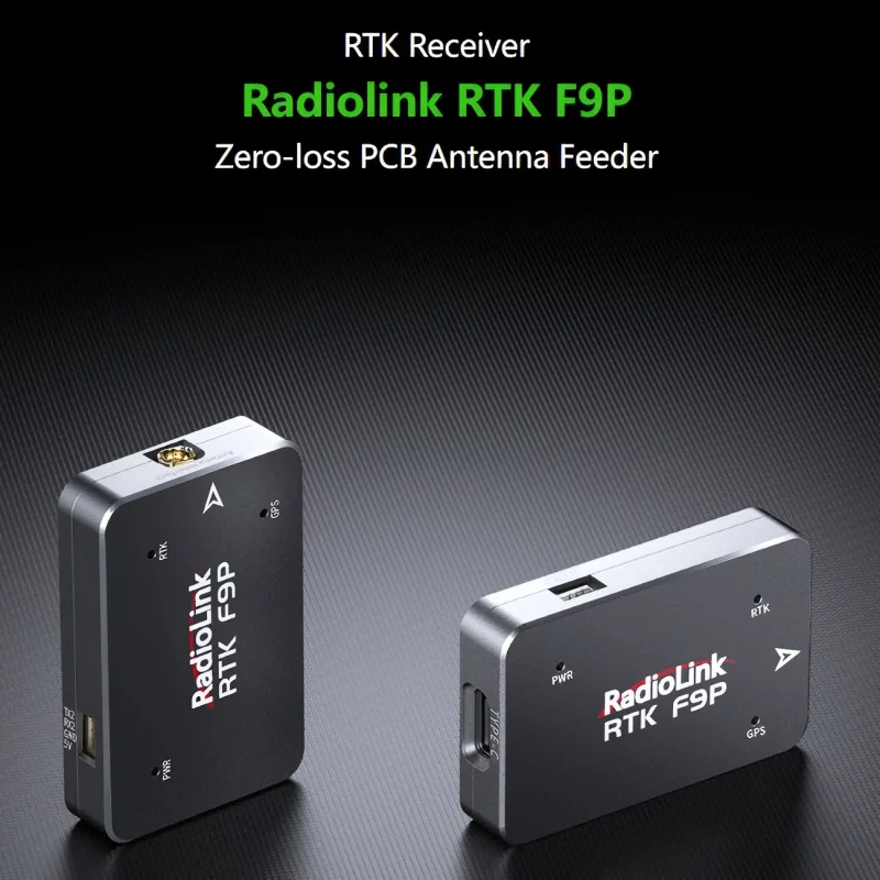 Station de base RTK avec antenne GNSS montée sur trépied, câbles connectés au récepteur jaune.