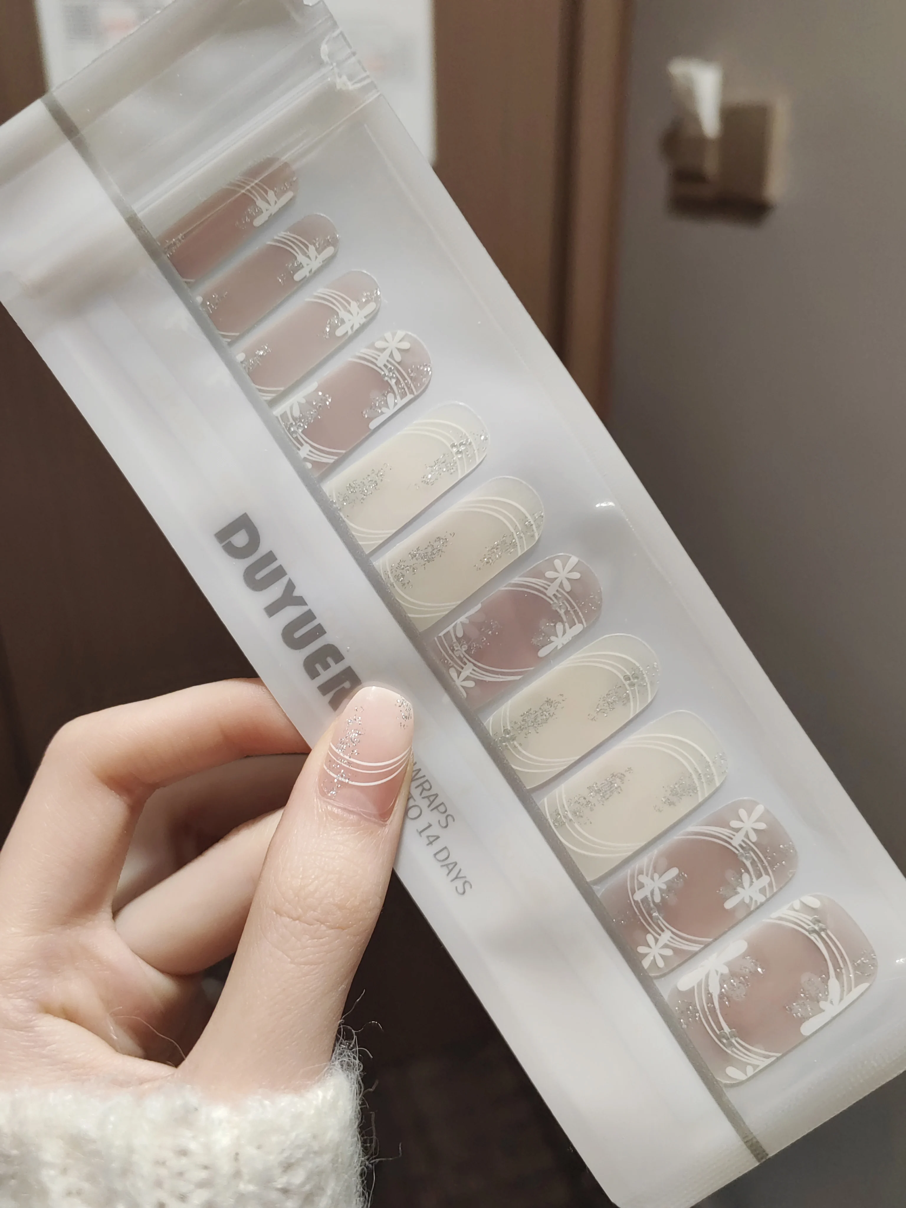 

Милые и свежие наклейки для ногтей без геля, прочные, водонепроницаемые и износостойкие.