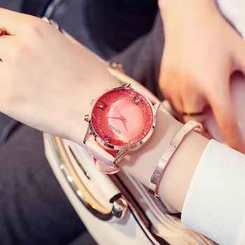 Nuova selezione di orologi da donna di fascia alta Orologi al quarzo alla moda ed eleganti con grandi quadranti semplici ed eleganti e cinturini in pelle