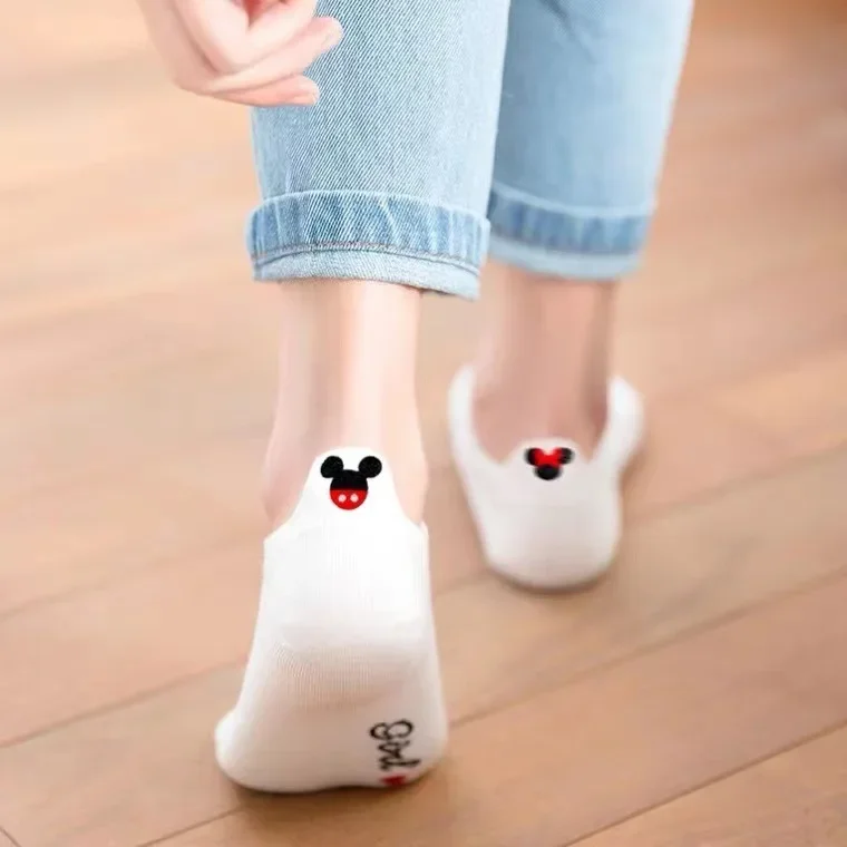 Рисунок 2 - Новые женские носки Disney с Микки и Минни