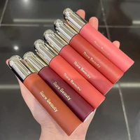 Rare Beauty Liquid Blush, fini soyeux et lisse, naturel, longue tenue, effet repulpant, Happy Hope Delight, rouge à lèvres teinté, gloss, maquillage 3