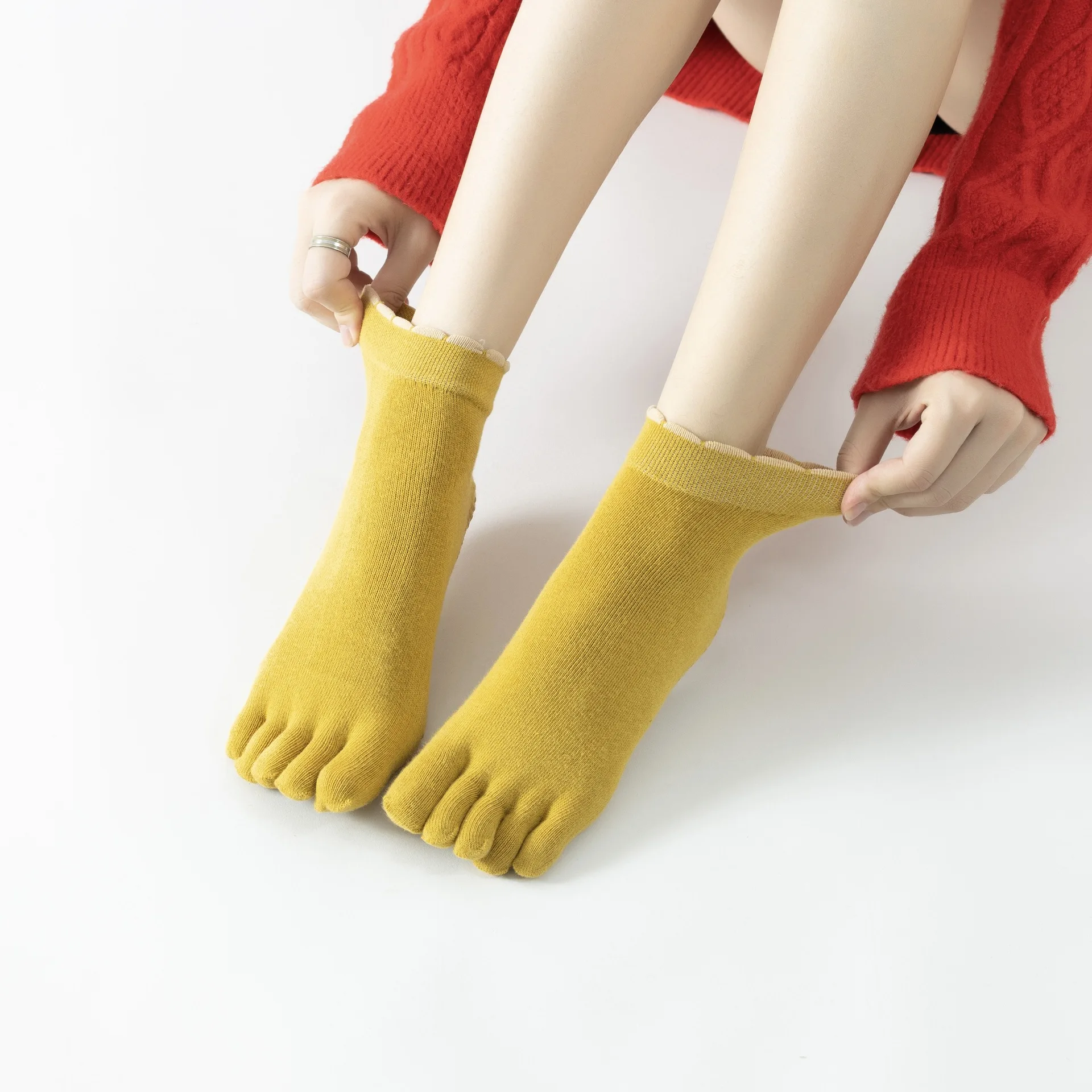 

2023 Cotton Breathable Pilates Socks Solid Color Ruffle Yoga Socks Women Five Toes Silicone Non-slip Ballet Dance Sports Socks