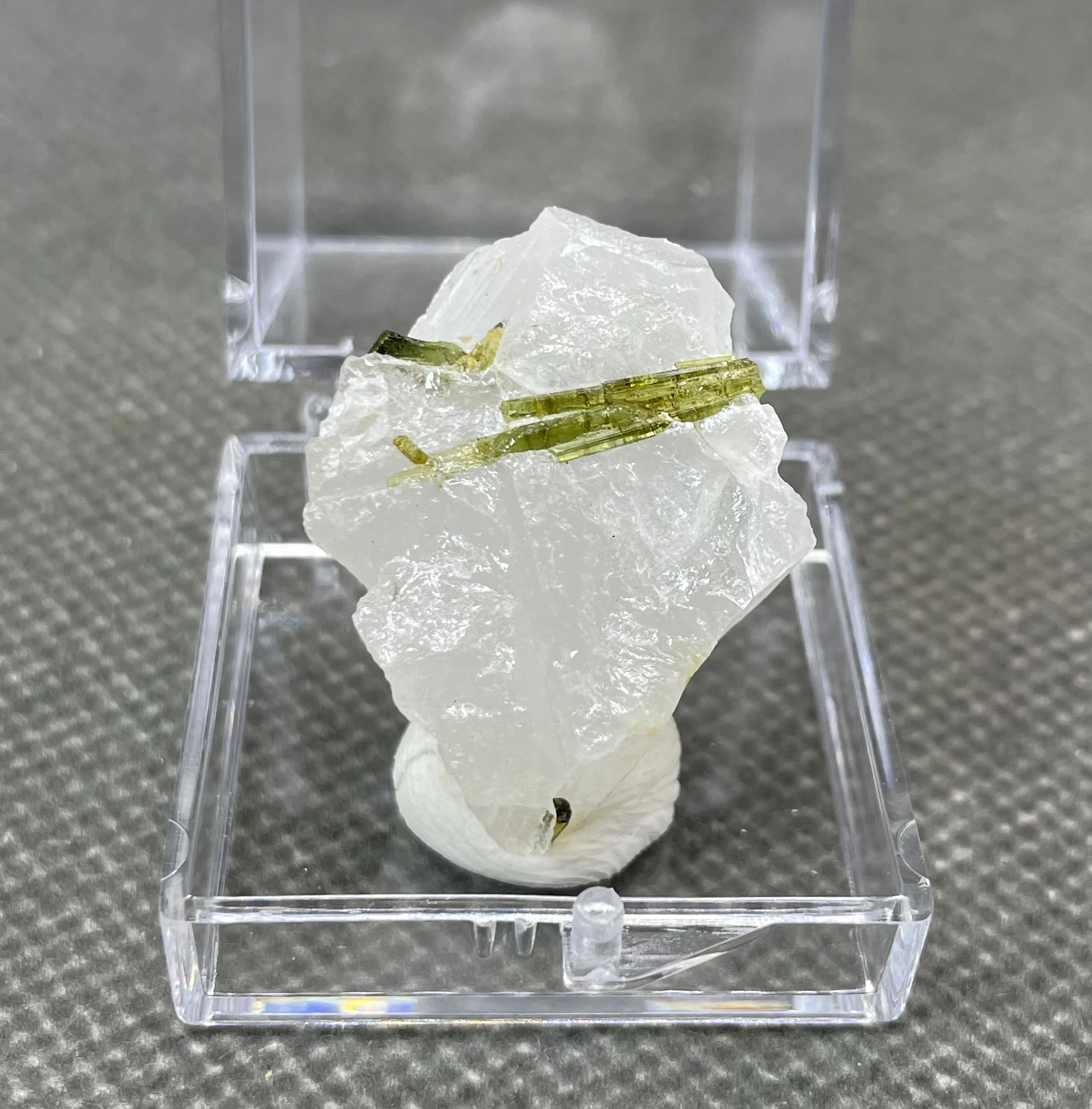 Natural green tourmaline pillars mineral crystal specimens + box size 3.4 cm + healing quartz crystals and stones rock gemstone 6
