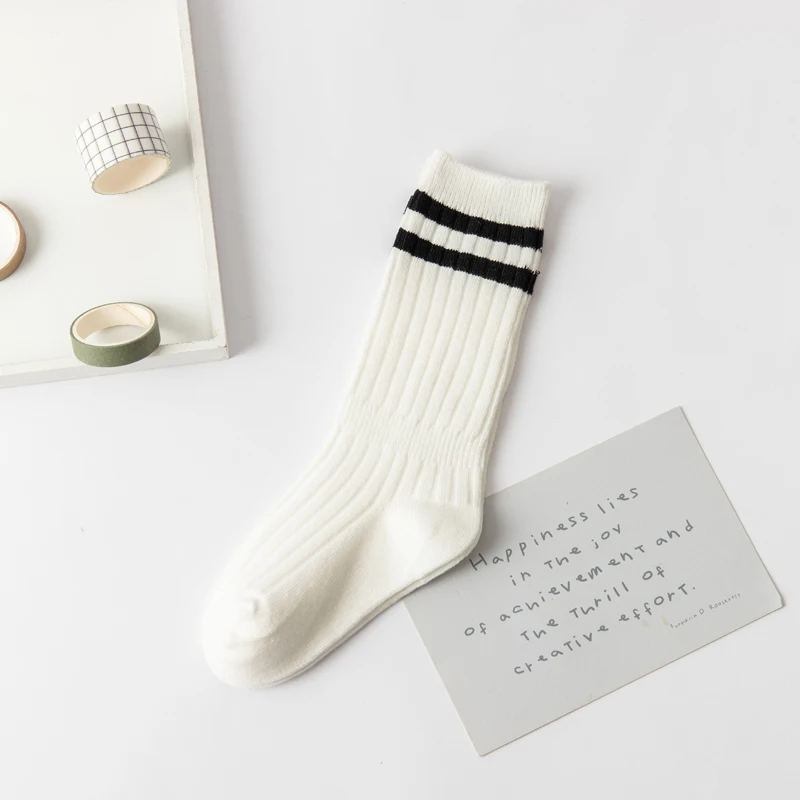 Рисунок 6 - Белые длинные чулки для девочек