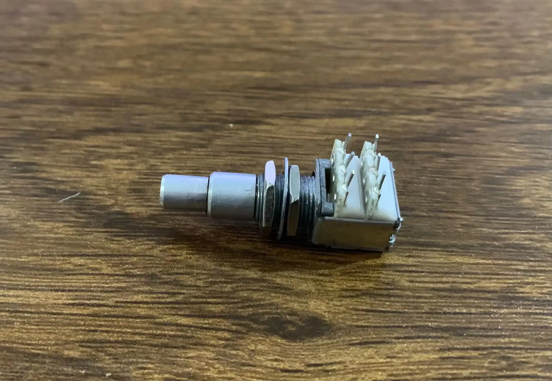 High Quality ALPHA Stacked Dual Concentric Potentiometer Pots No Center Detent Linear or Audio 25-500K Discount Made in Korea
