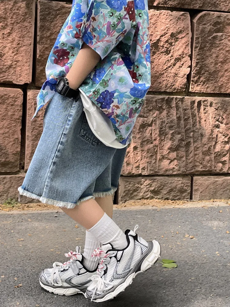 패션 감각이 돋보이는 새로운 데님 반바지 데님 패션 여유로운 하라주쿠 트렌드..