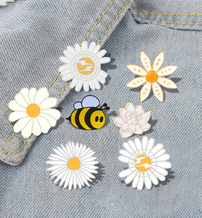 

Fashion Brooches Cartoon Bee Picking Honey Pins Women Sunflower Daisy Enamel Pin Couples Custom Badges Kids Clothes Jewelry Gift