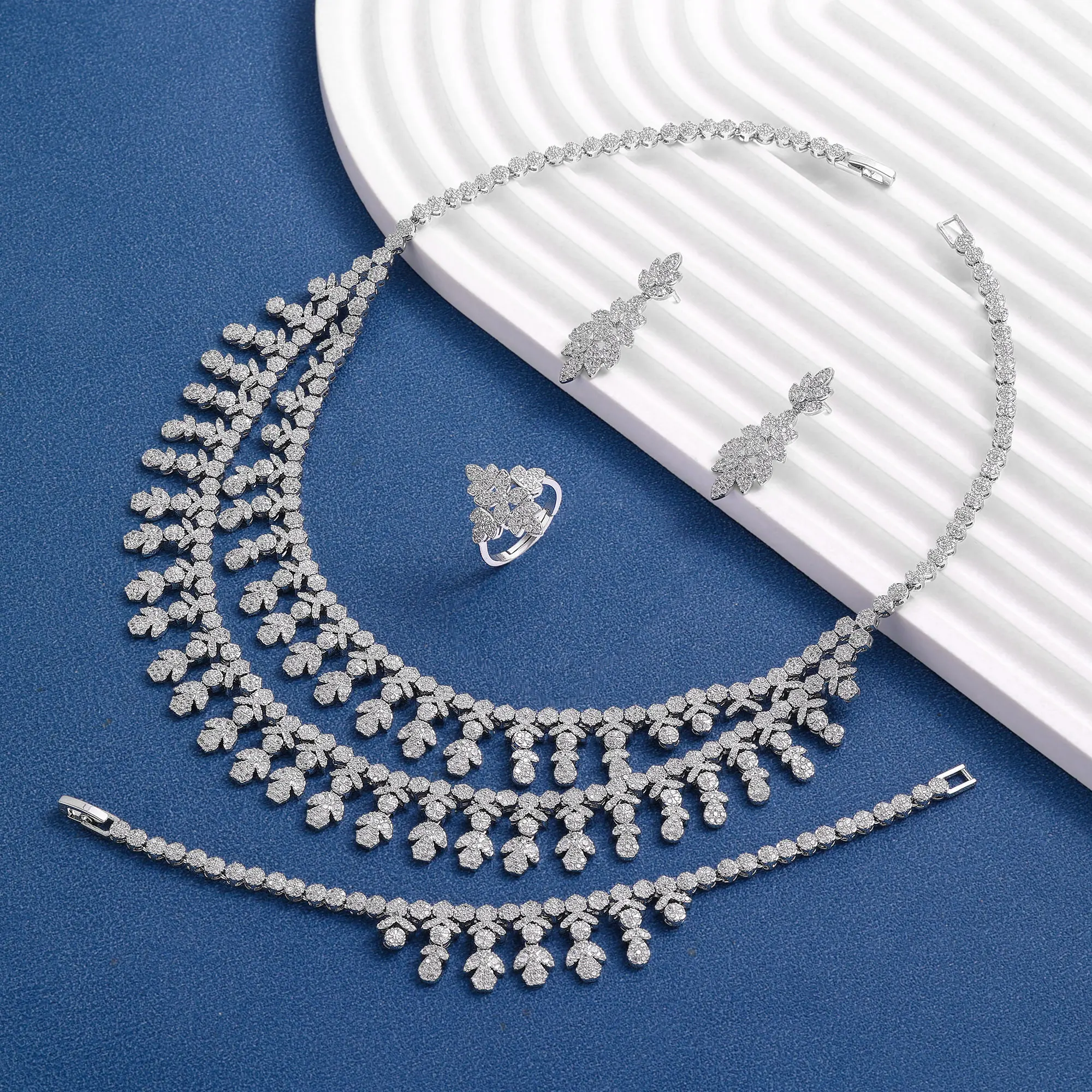 

2024 New Luxury 4-piece Women's Wedding Jewelry Set Crystal Necklace Set Nigeria Dubai Jewelry Se