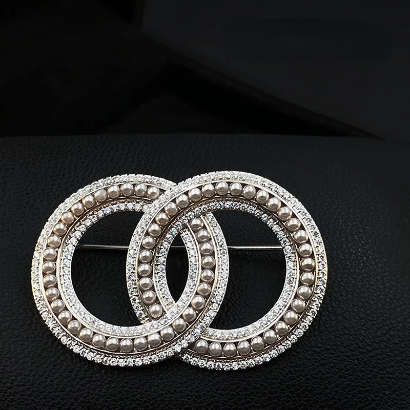 Double Ring Buckle Ring Classic Style Brooch Exquisite Retro Simple Elegant Luxurious Pin Accessories Rhinestone Jewelry Gifts