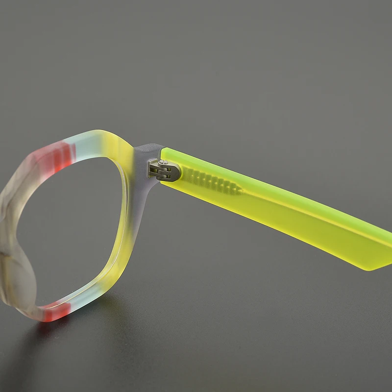 Nobler Women's Eyeglasses - Flaunting Style