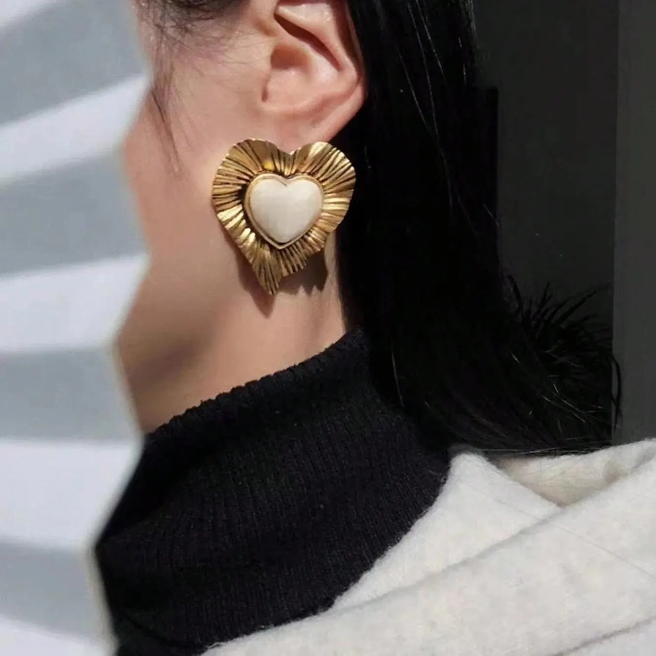 Aretes En Acabado Dorado Con Gota Facetada De Piedra Natural 0nix