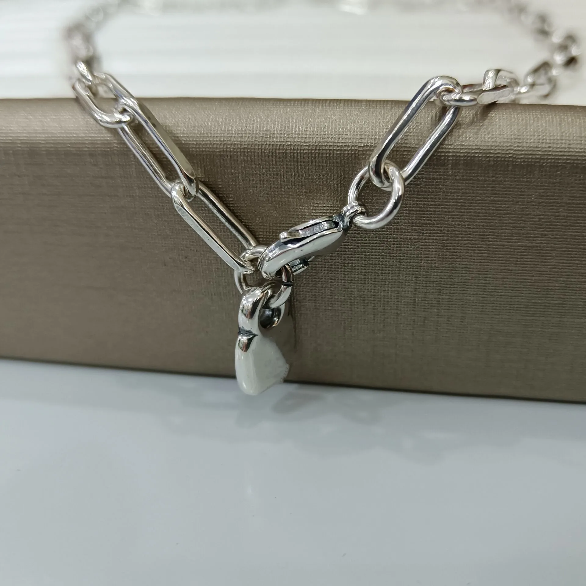 

High Quality European and American Original Fashion Electroplating 925 Silver Lock Link Chain Necklace Holiday Jewelry Gift