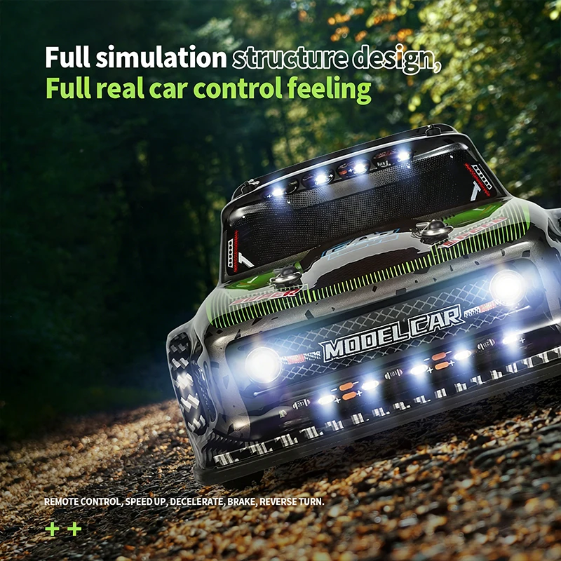 WLtoys 284161 RTF Buggy RC 30km/h – Prêt à Rouler en action, soulevant de la poussière sur un sol accidenté.