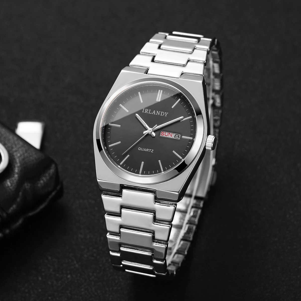 1pcs Men's Gift Watch Classic Fashion Scale Calendar Dial Business Trend Casual Quartz Watch (Box Not Included)