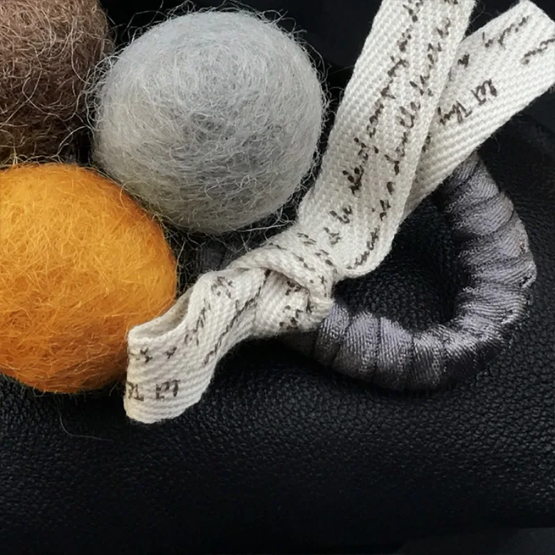 113 Cashmere Ball Flower Fabric Brooch Women Elegant Corsage Sweater Pin Cardigan Korean Style Luxury Clothes Accessory Jewelry