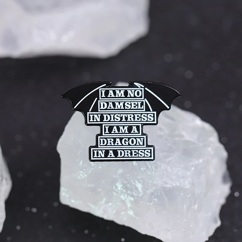 Ich bin keine Jungfrau in Not Ich bin ein Drache in einem Kleid Emaille Pin Frauen Mädchen Power Brosche Abzeichen motivierende Sprichwort Schmuck Geschenk – Detail 7